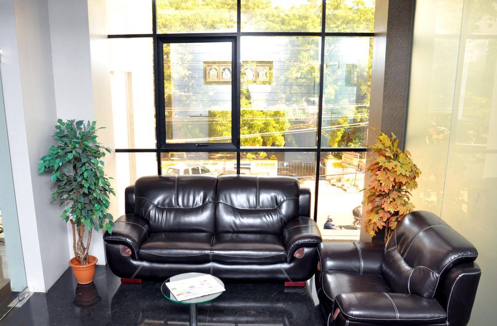 Hotel The Home Tiruppur Extérieur photo