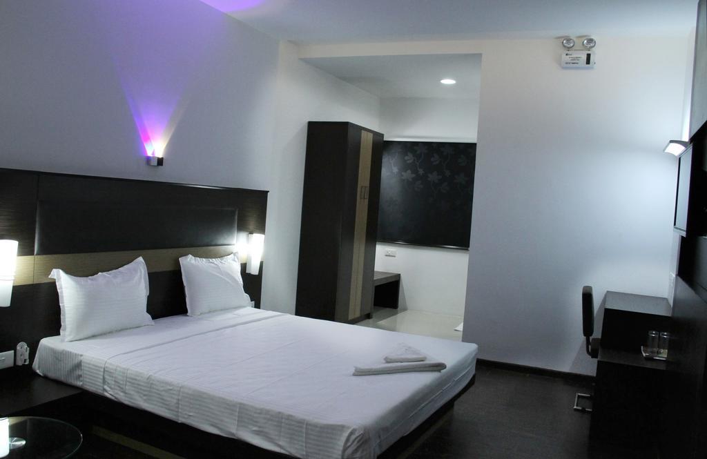 Hotel The Home Tiruppur Extérieur photo