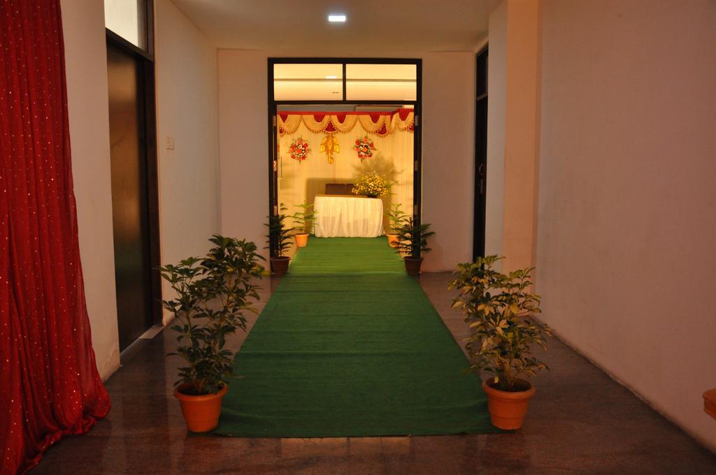 Hotel The Home Tiruppur Extérieur photo