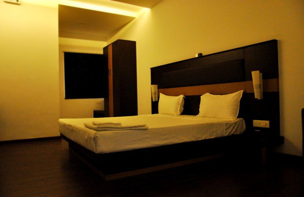 Hotel The Home Tiruppur Extérieur photo