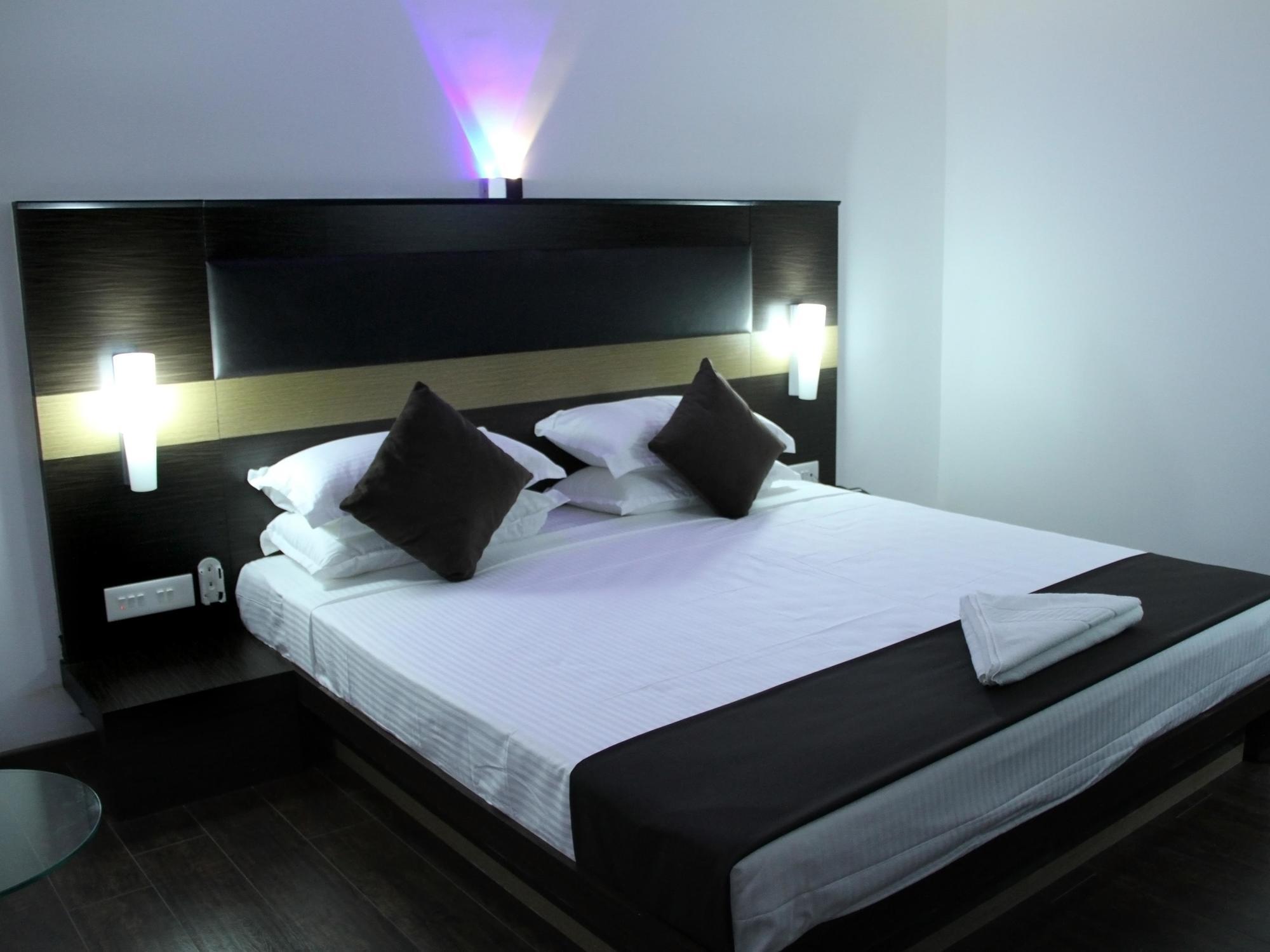 Hotel The Home Tiruppur Extérieur photo