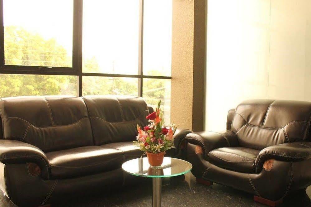 Hotel The Home Tiruppur Extérieur photo