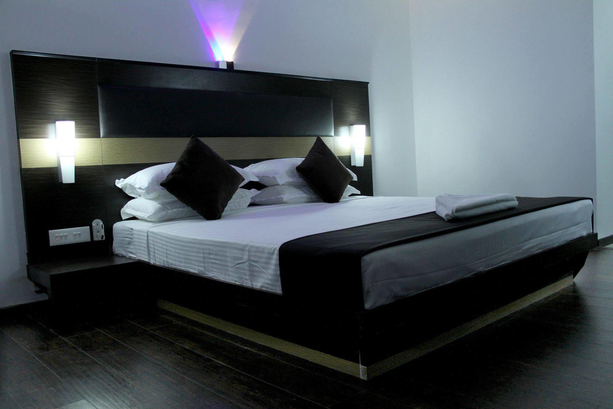 Hotel The Home Tiruppur Extérieur photo
