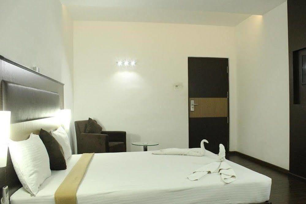 Hotel The Home Tiruppur Extérieur photo